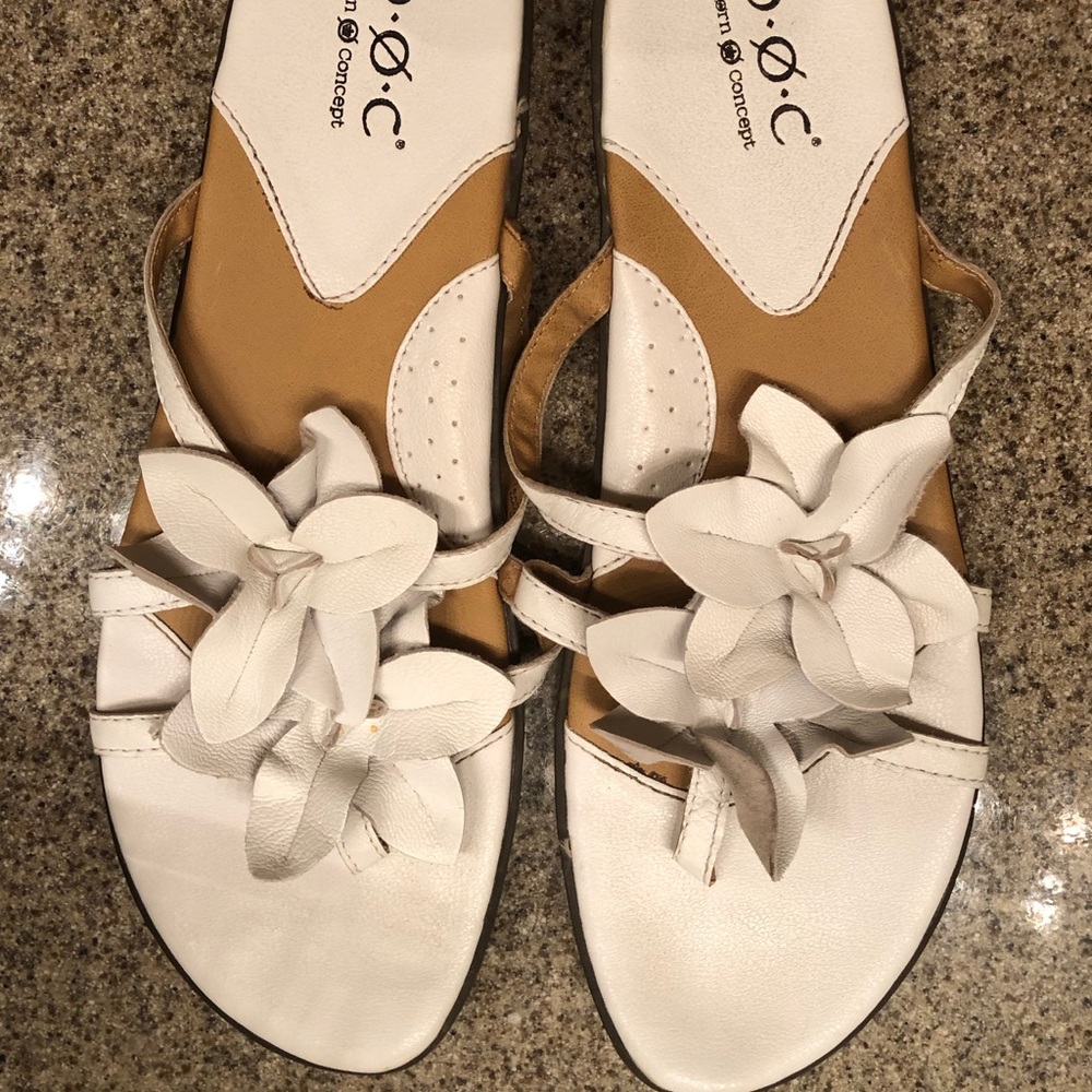 b.o.c. Born Concept Flower Sandal 9